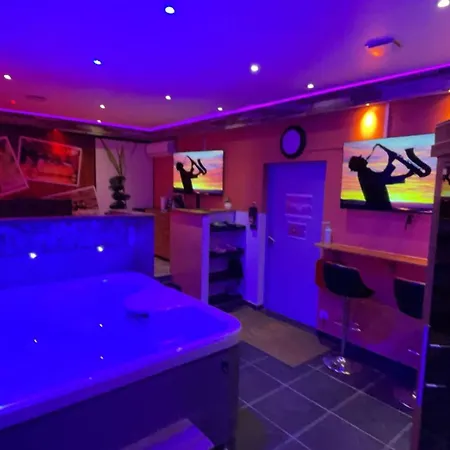 Love hotel California Lille